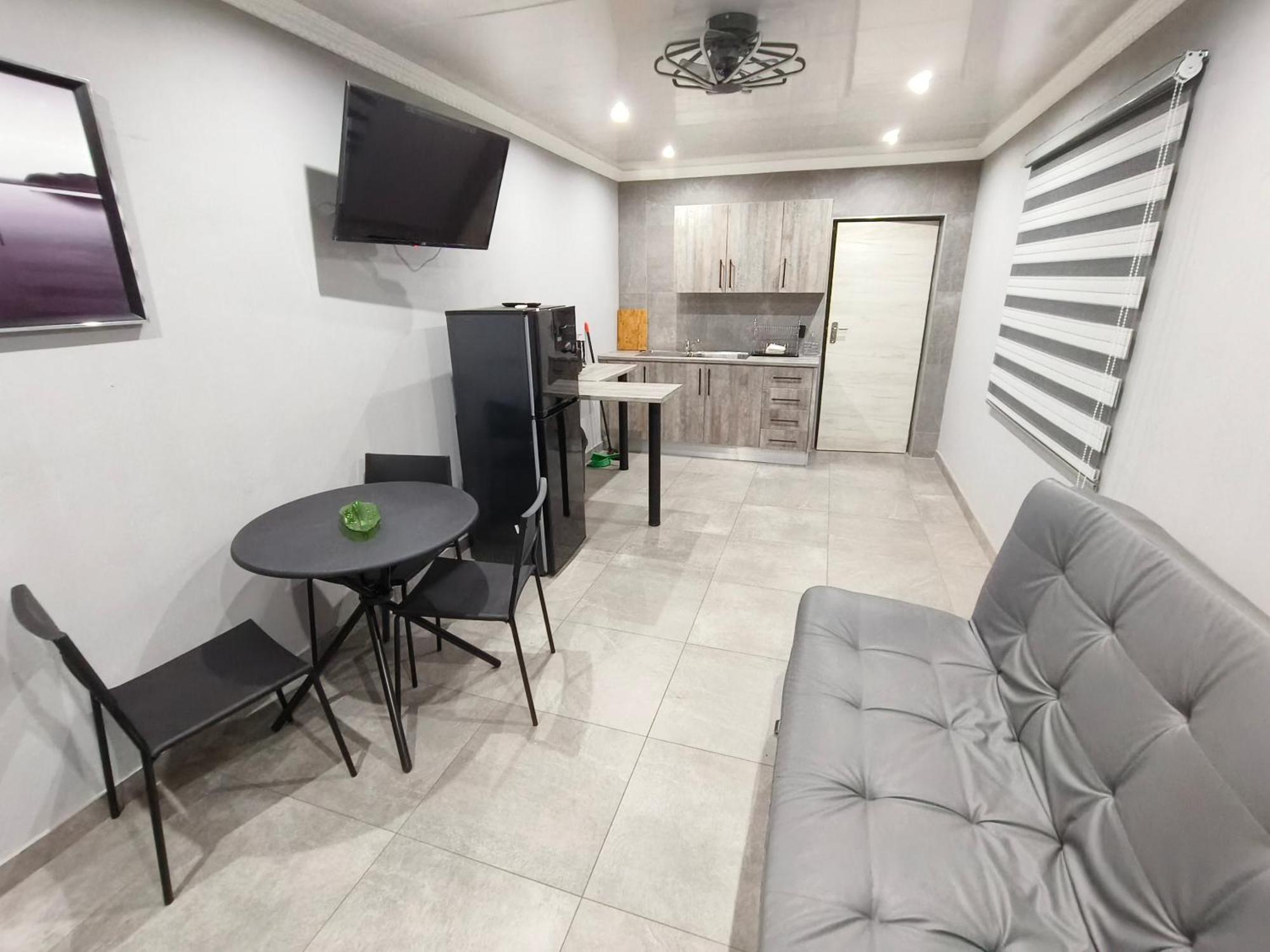 In Town Vaal Apartment เฟเรนนิงิง ภายนอก รูปภาพ